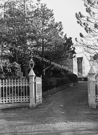 ENTRANCE GATE